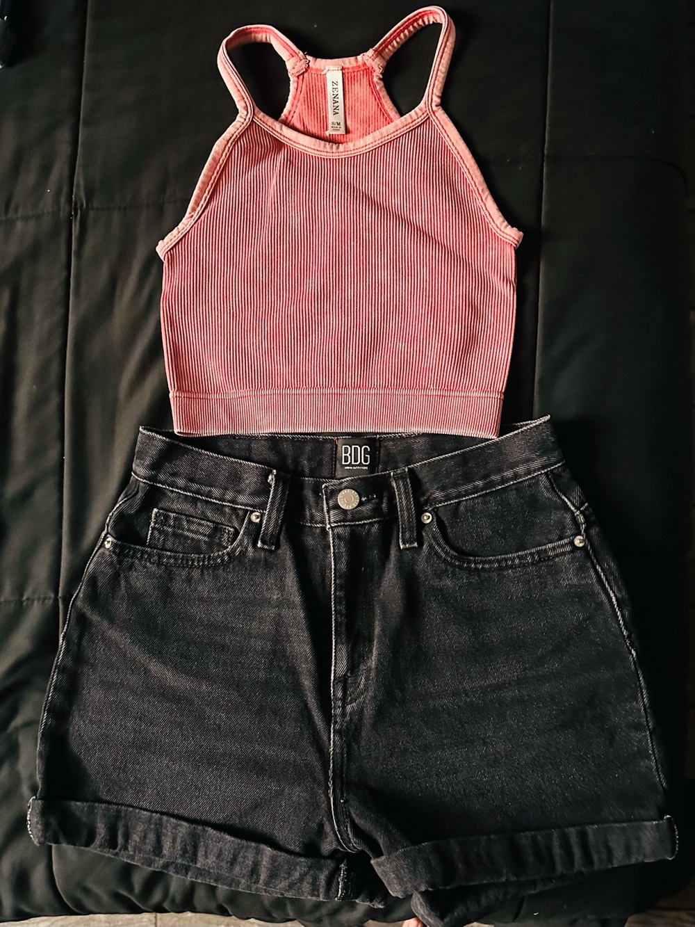 BDG Jean short & Zenana Pink Ribbed Cropped Tank Top